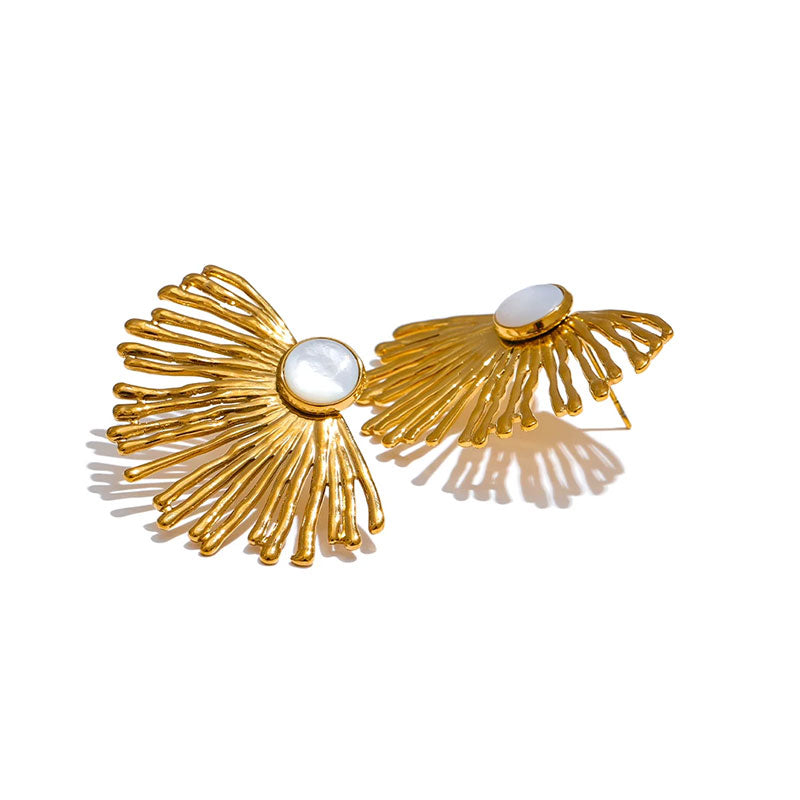 Coraline Pearl Gold Earrings