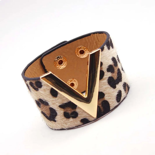 chic Viera cuff bracelet in faux fur cheetah beige pattern with luxurious golden accent for a rebellious boho luxe style by Montipi
