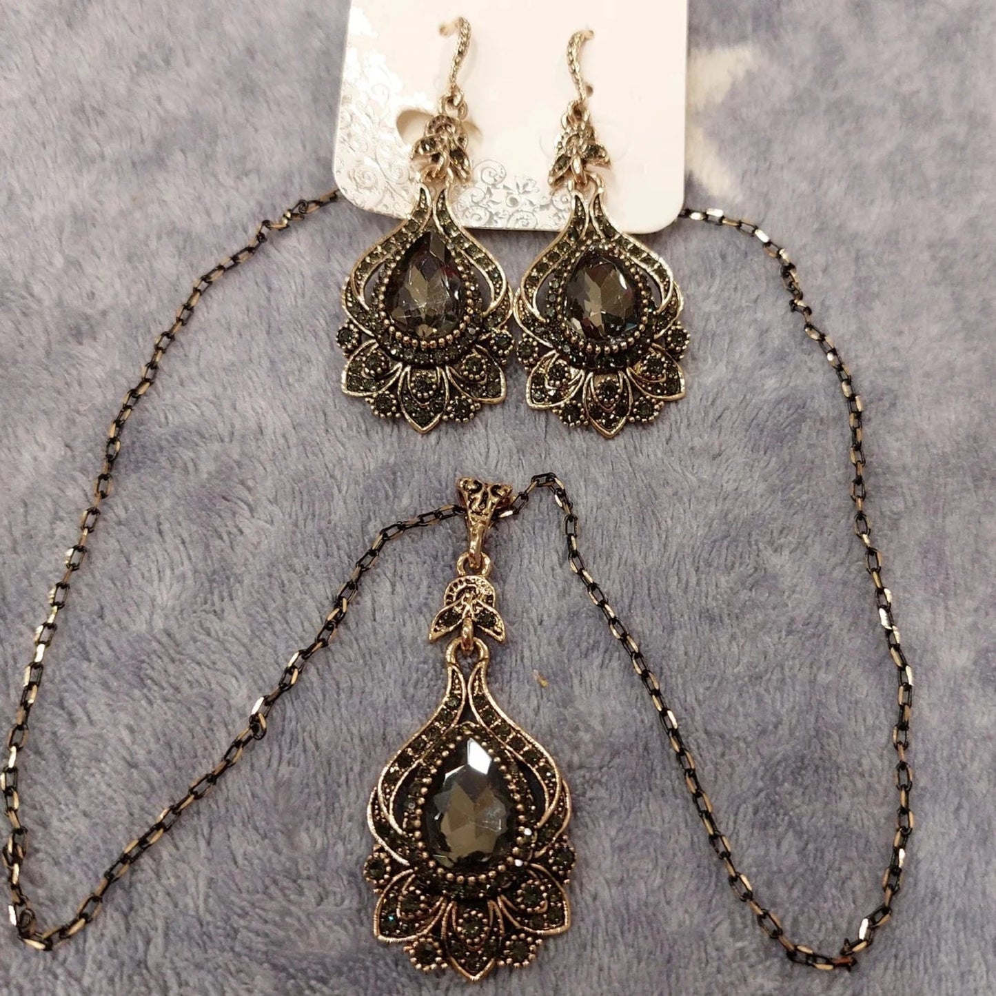 Vintage Chic Drop Earrings Montipi