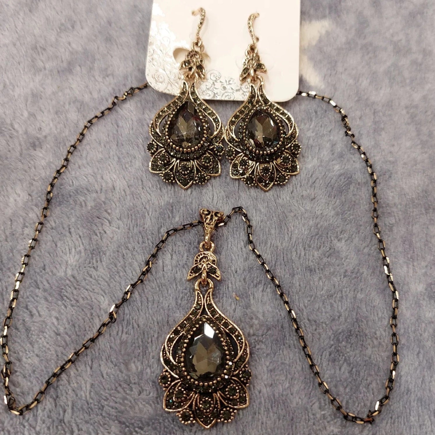 Vintage Chic Drop Earrings Montipi