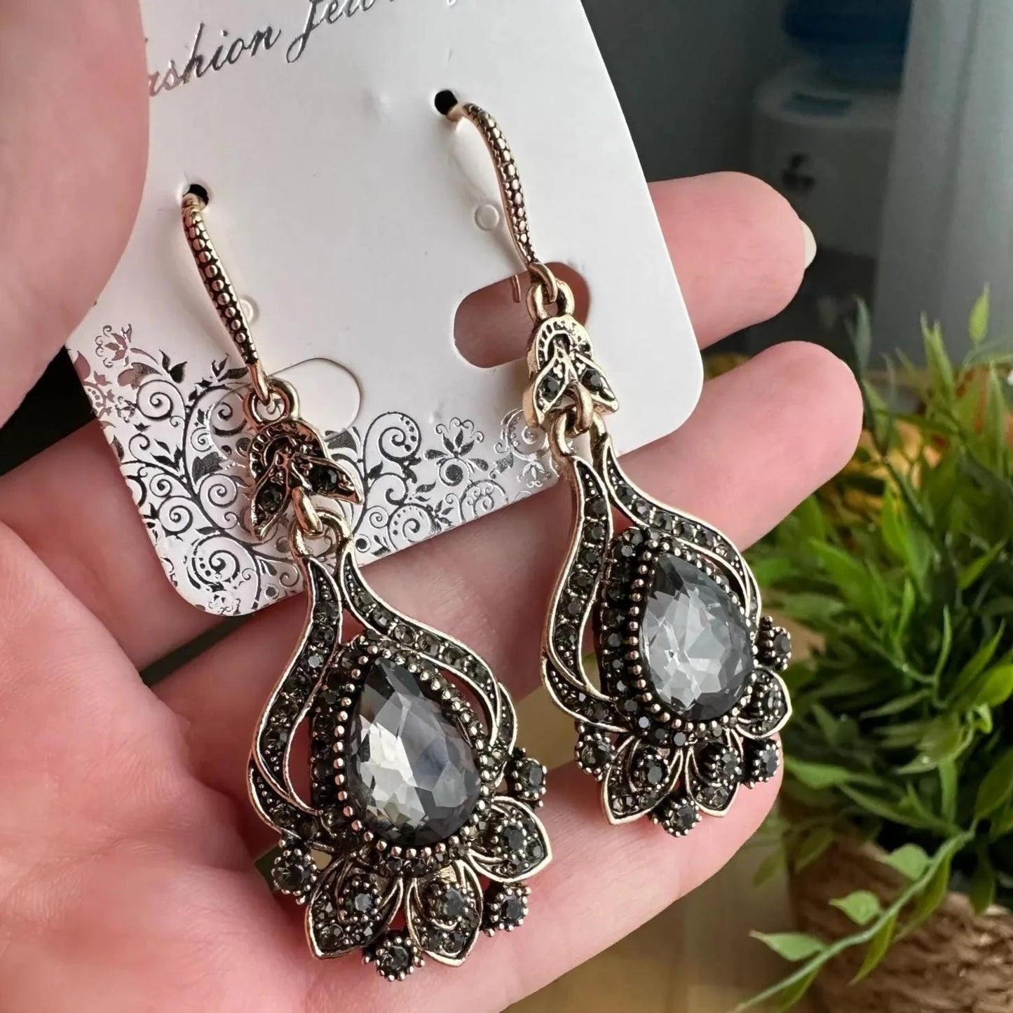 Vintage Chic Drop Earrings Montipi