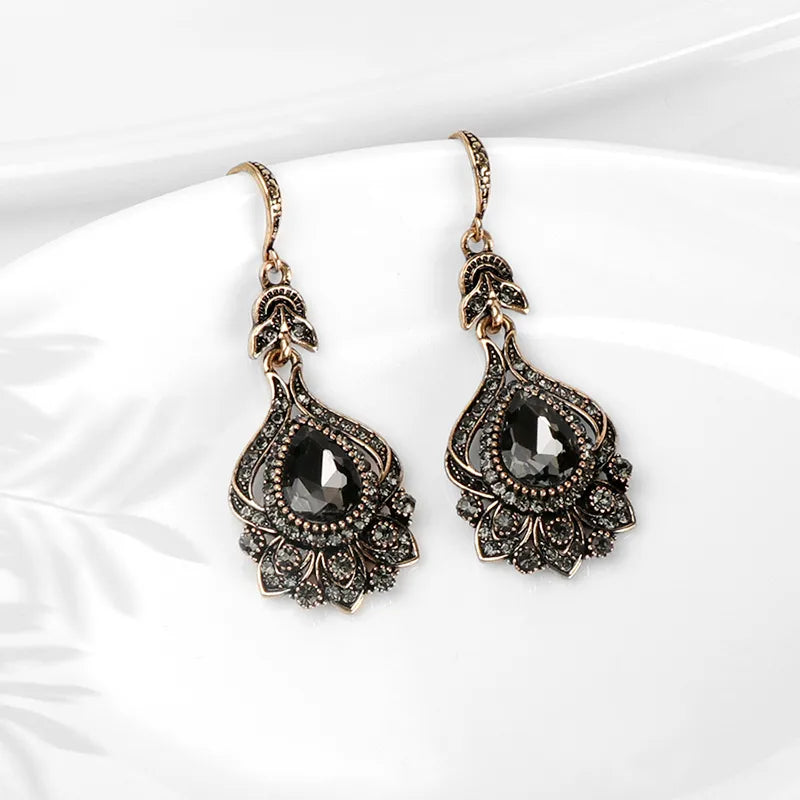 Vintage Chic Drop Earrings Montipi
