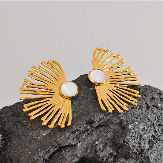 Coraline Pearl Gold Earrings