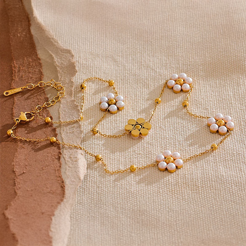 Fiorina Pearl Flower Necklace