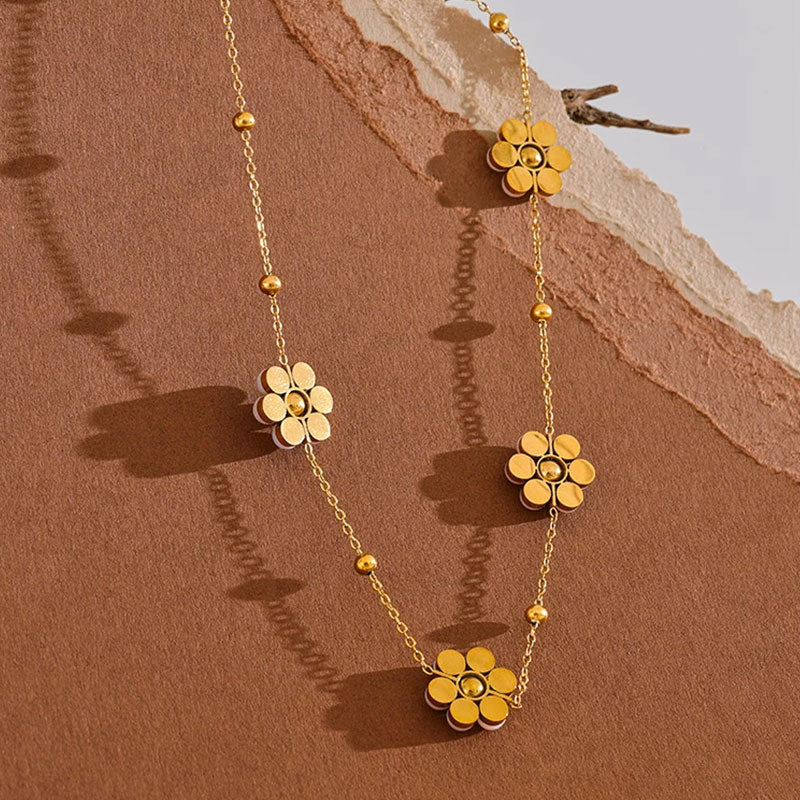 Fiorina Pearl Flower Necklace