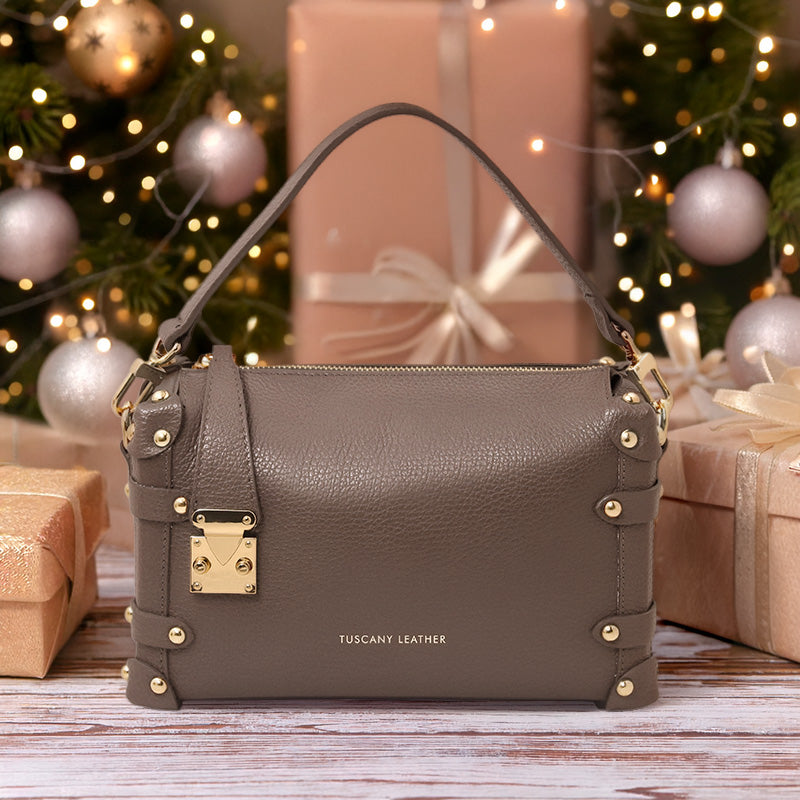 Praline Vintage Leather Handbag in dark taupe pebbled Italian leather with gold-tone hardware, styled among soft pink gifts and festive Christmas lights – a refined boho-luxe gift idea by Montipi.