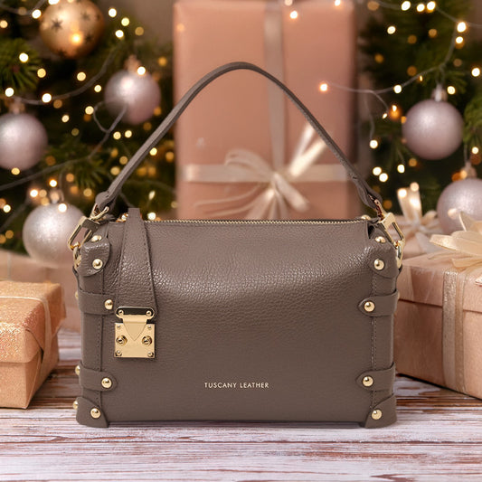 Praline Vintage Leather Handbag in dark taupe pebbled Italian leather with gold-tone hardware, styled among soft pink gifts and festive Christmas lights – a refined boho-luxe gift idea by Montipi.
